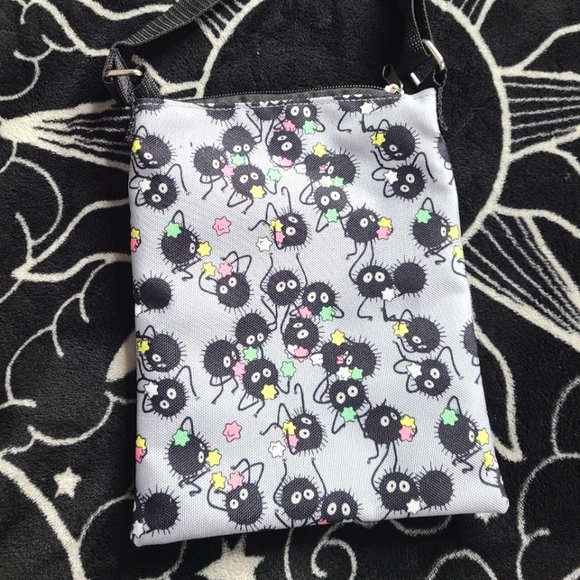 Spirited Away Soot Sprite Passport crossbody bag - Picture 6 of 6